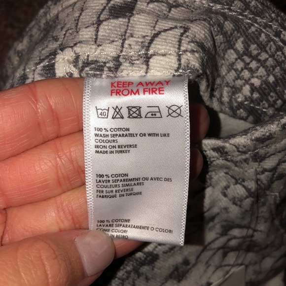 Urban Outfitters Snake Skin Skirt - Picture 8 of 8